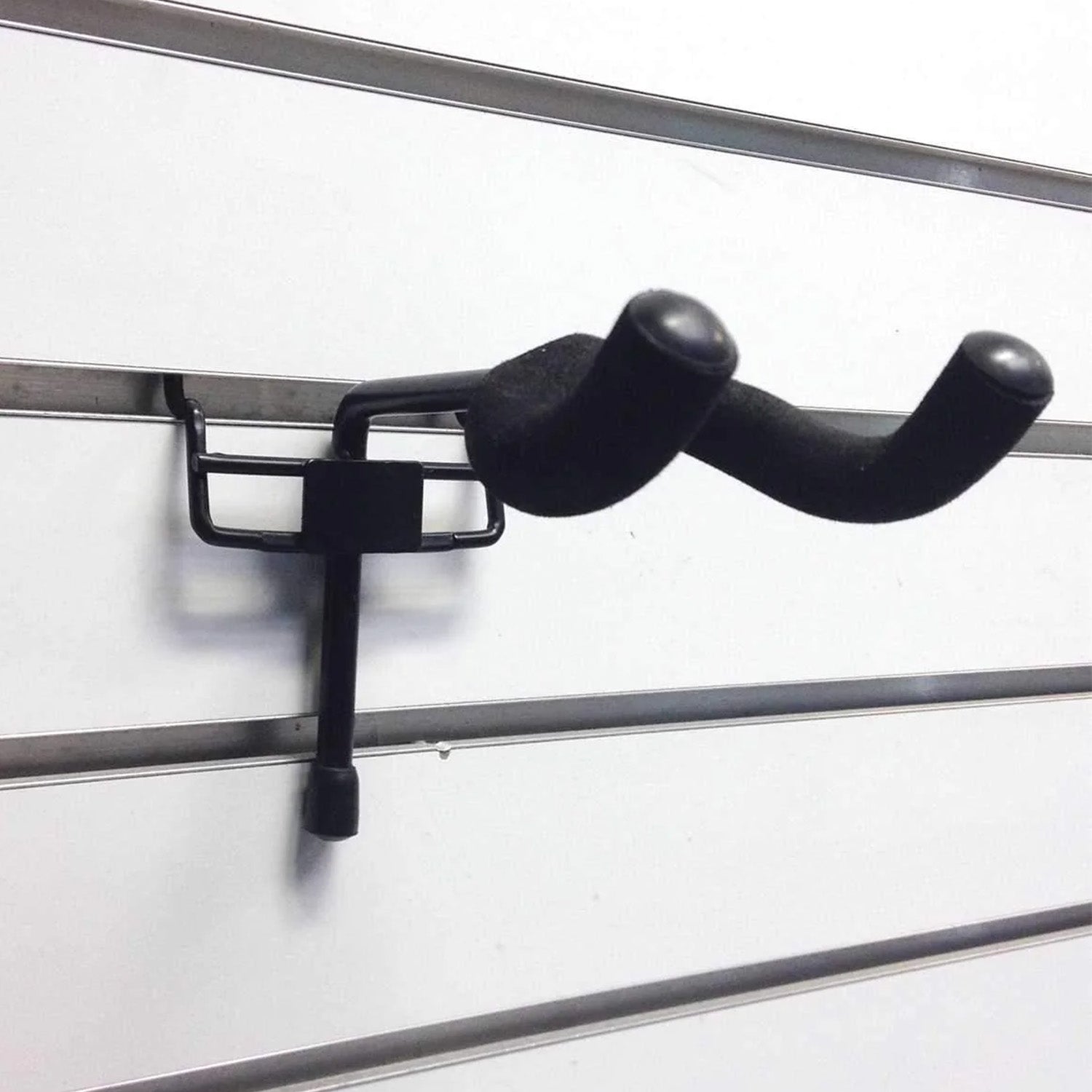 Atril de Pared para Guitarra Ajustable OnStage GS7650AB (Slatwall)